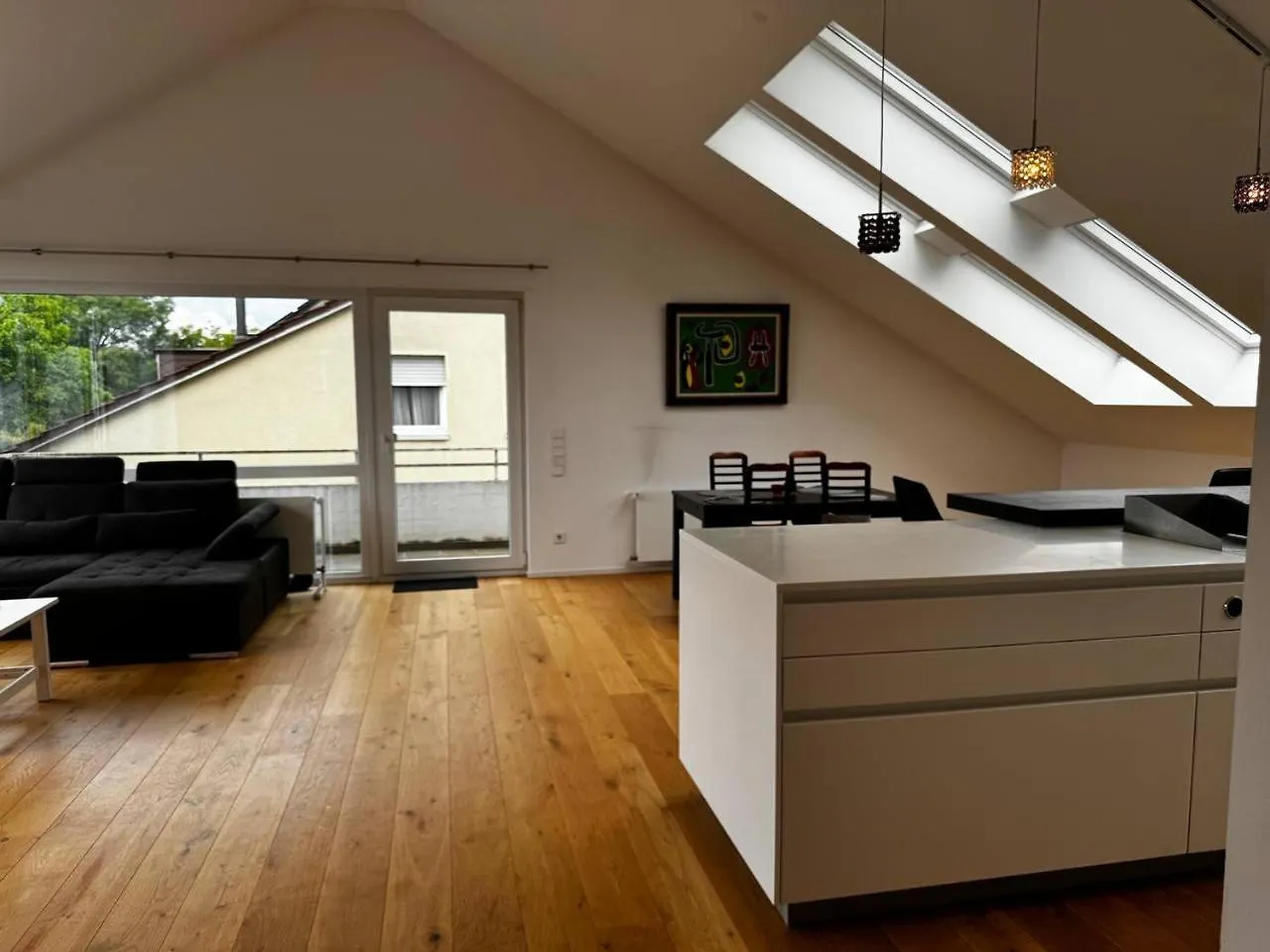 Modern Apartment For Up To 4 People In Stuttgart