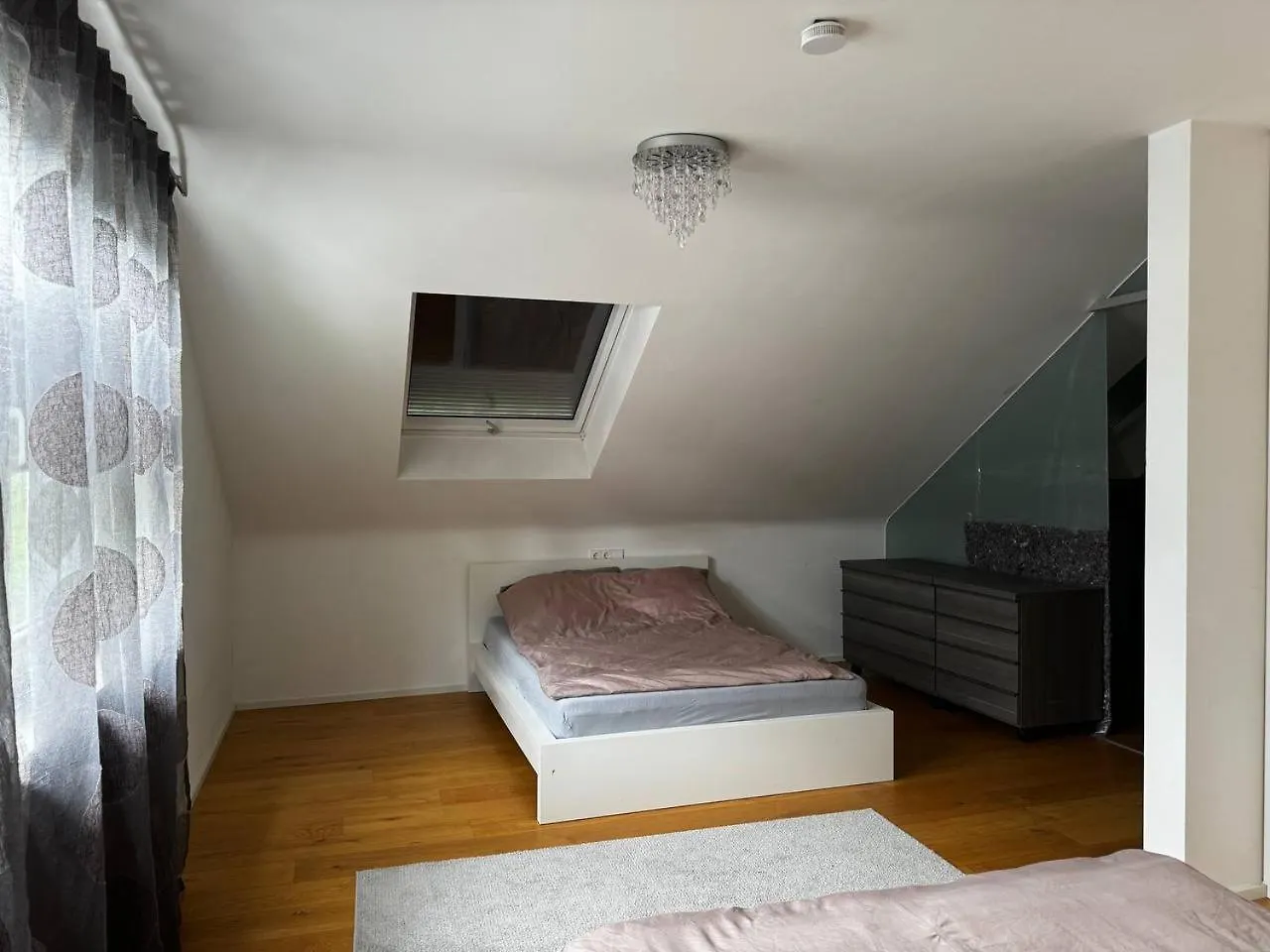 Modern Apartment For Up To 4 People In Stuttgart