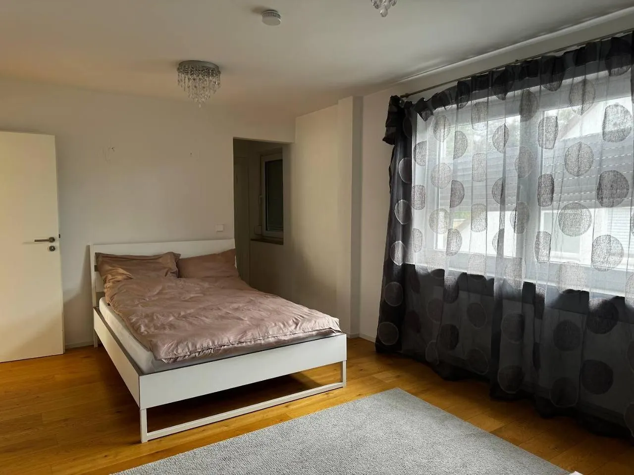 Modern Apartment For Up To 4 People In Stuttgart 0*,