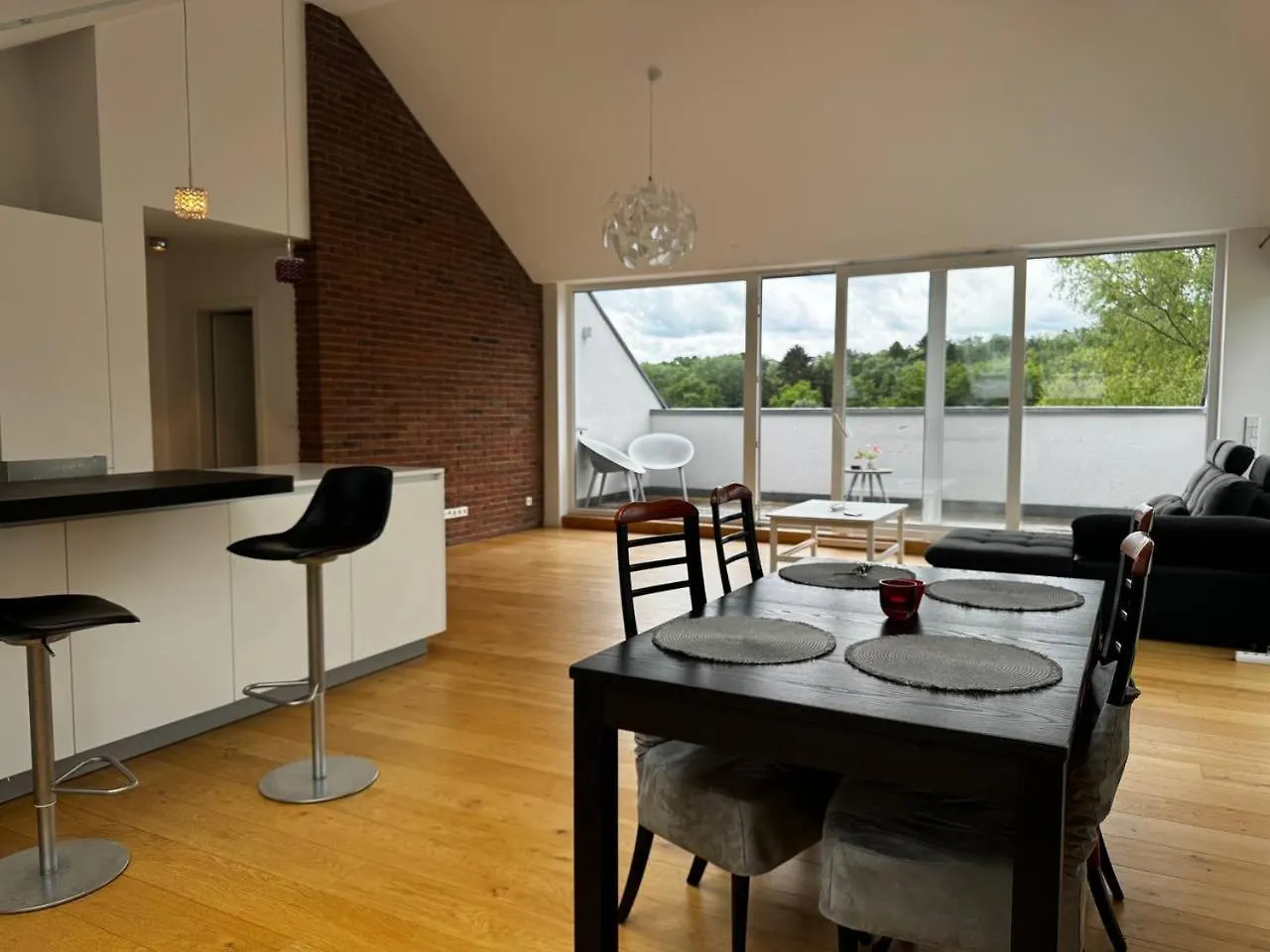 Modern Apartment For Up To 4 People In Stuttgart