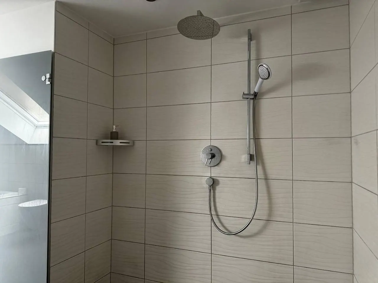 Modern Apartment For Up To 4 People In Stuttgart