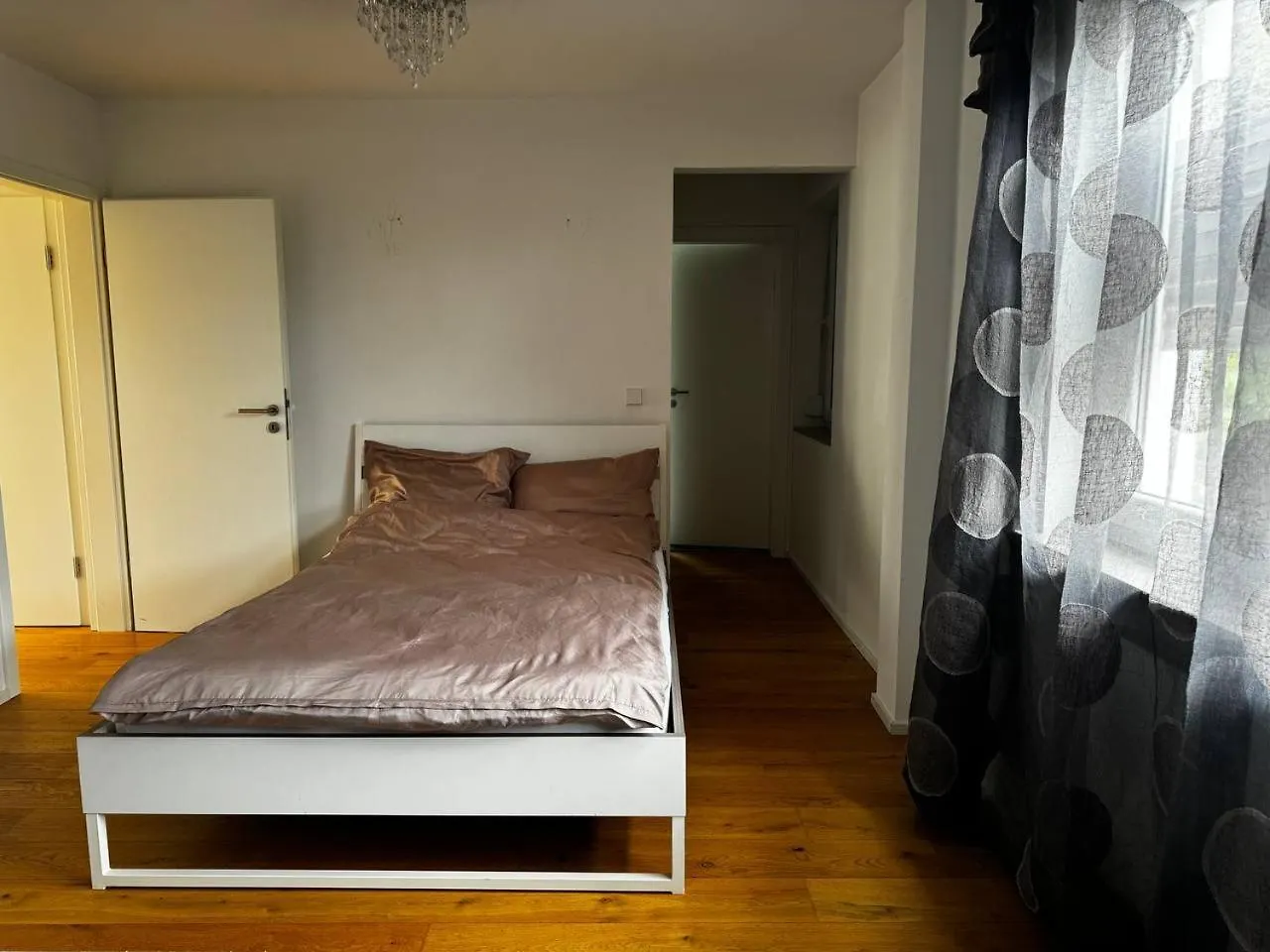 Modern Apartment For Up To 4 People In Stuttgart